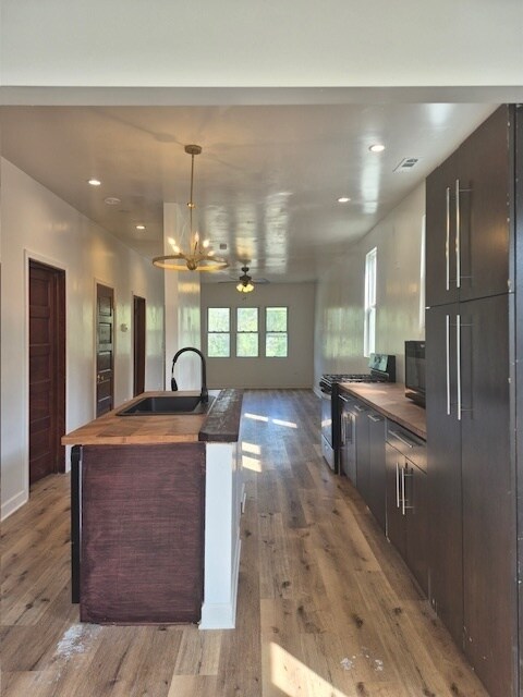 Foto del edificio - 8144 S Brandon Ave
