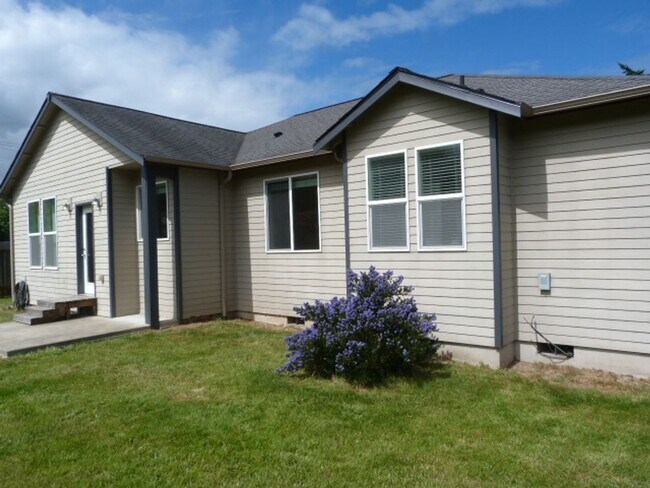 Foto del edificio - APPLICATION PENDING - Must See Westside Home.