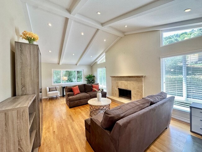 Building Photo - Beautiful San Rafael Home