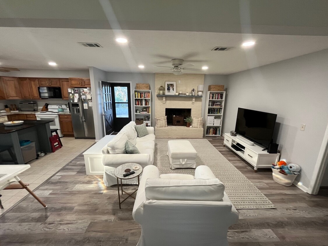 Living / Kitchen - 406 Wittel Ave