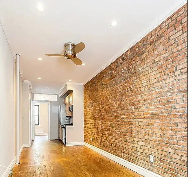 Building Photo - 521 East 5th Street