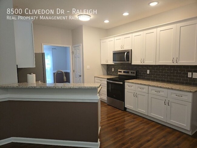 Building Photo - 8500 Clivedon Dr