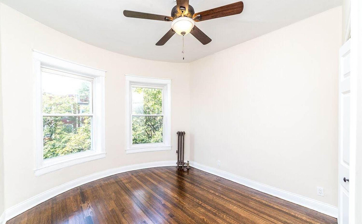 Foto principal - 5445 S Harper Ave