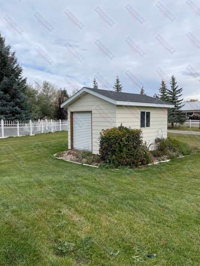 Building Photo - 5 bedroom 4 bath Executive Home for Rent