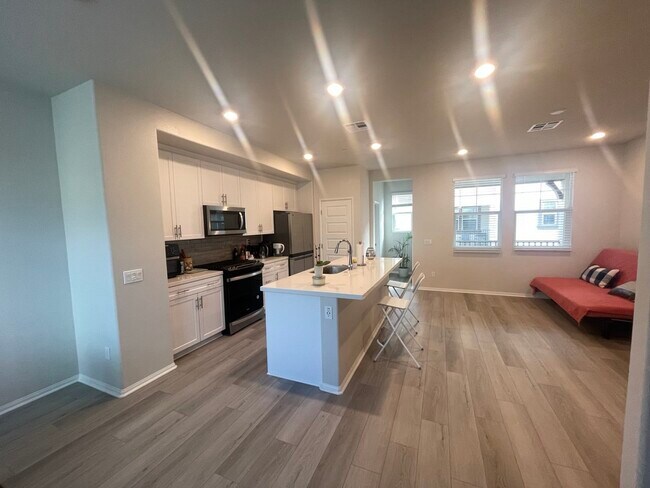 Foto del edificio - 28130 Melrose Dr