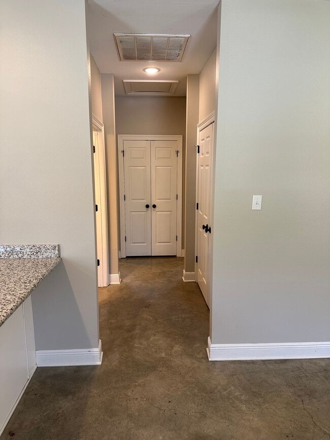 Foto del edificio - Available Now!