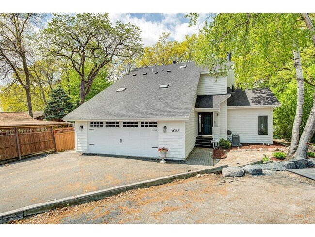 Building Photo - 1547 Bluebird Ln