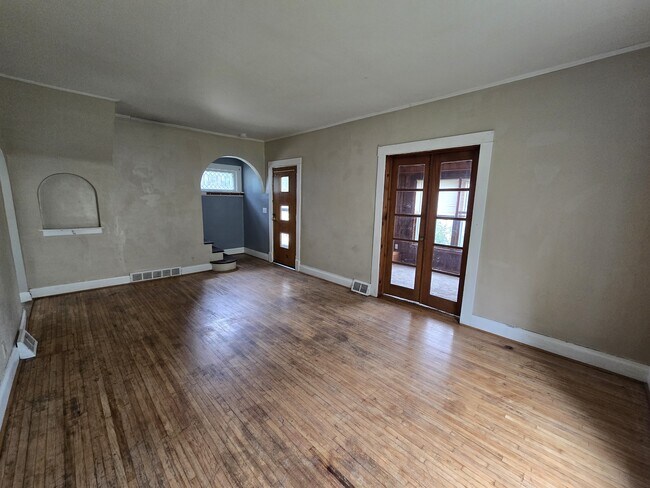 Building Photo - 511 S Frederick Ave