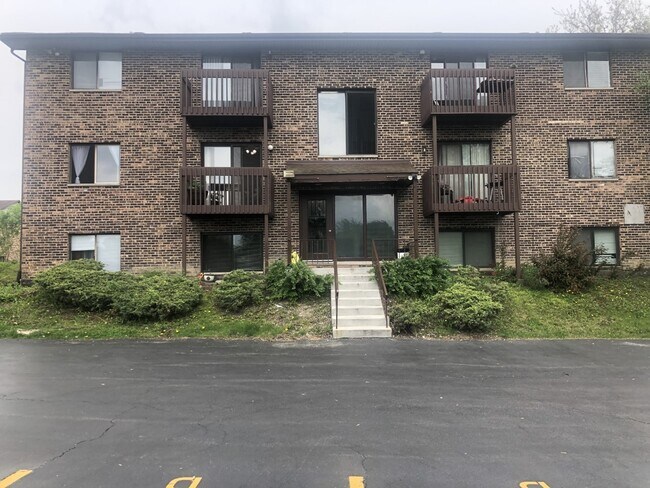 Building Photo - 8238 Woodland Dr