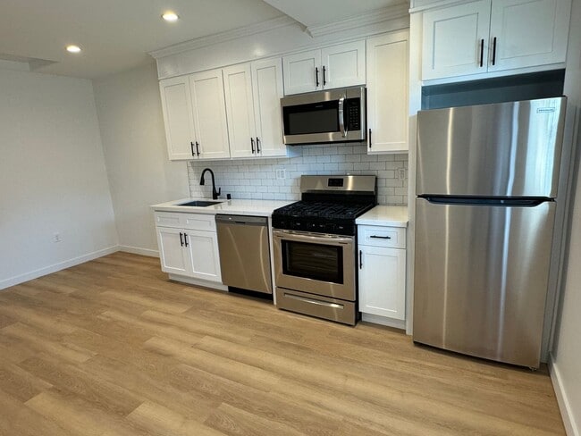 Building Photo - 6125 Whitsett Ave