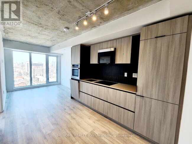 Photo du bâtiment - 2 Augusta Ave