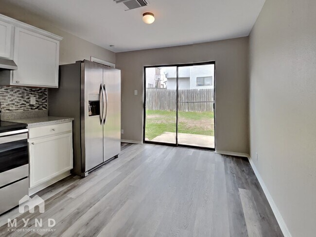 Building Photo - 5011 Kenton View