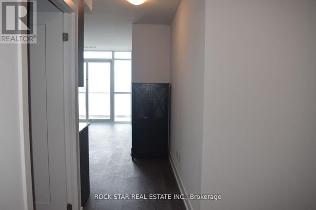 Photo du bâtiment - 2550 Simcoe St N