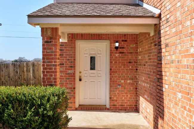 Building Photo - 1005 Easy Cove