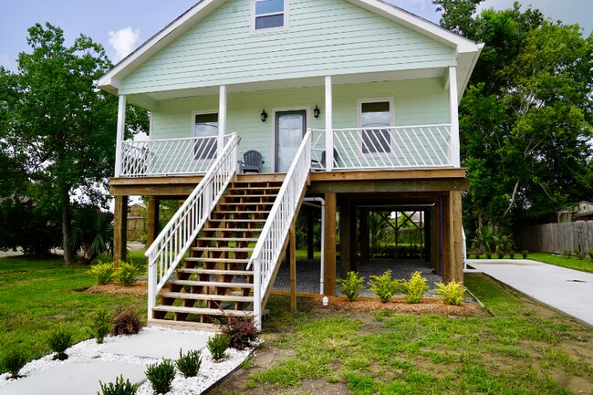 Building Photo - 619 Woodside Dr