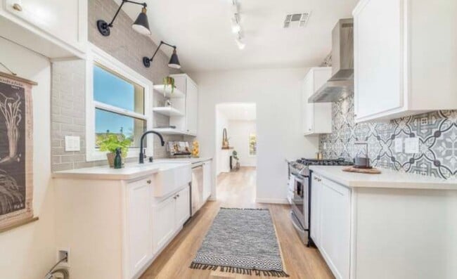 Photo - 2231 E Helen St Apartment