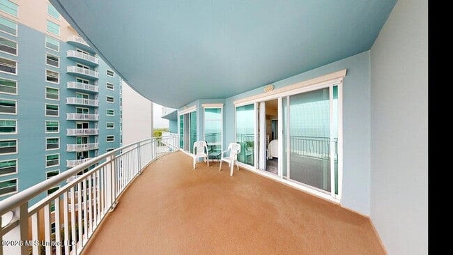 Building Photo - 2230 Beach Dr