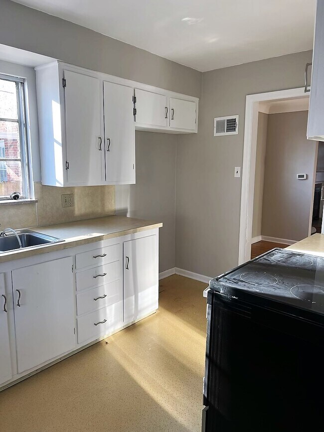 Foto del edificio - 3516 Wyckliffe Pkwy