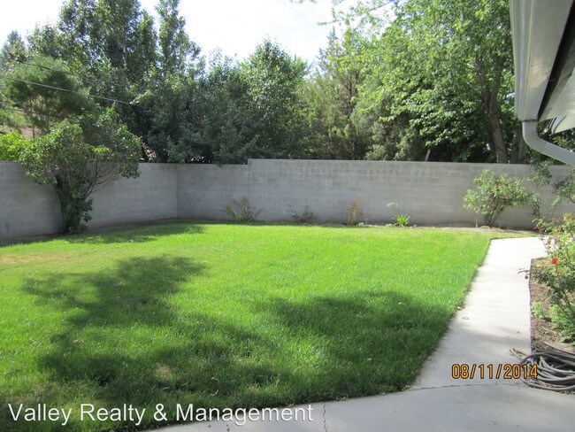 Building Photo - 247 Tahoe Dr