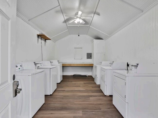 Building Photo - 413 FM356