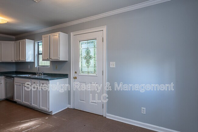 Foto del edificio - 568 Stokeswood Ave SE
