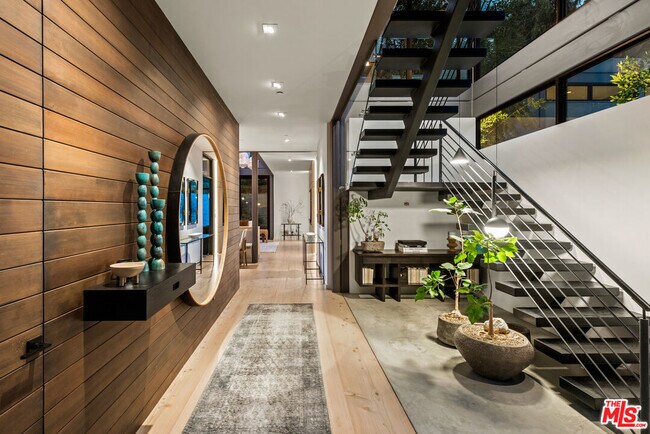 Foto del edificio - 9321 Cherokee Ln