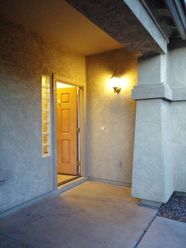 Building Photo - 43945 Adobe Cir