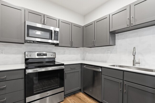 Electrodomésticos de acero inoxidable en Switchback en Platte Apartments en Littleton, CO - Switchback on Platte