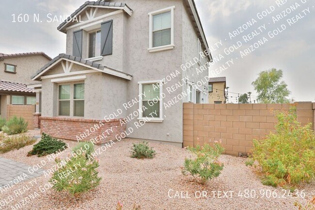 Foto del edificio - 160 N. Sandal-