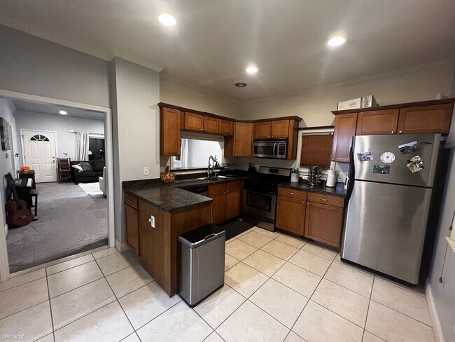 Building Photo - 2 br, 1 bath House - 2745 Pardee Ave