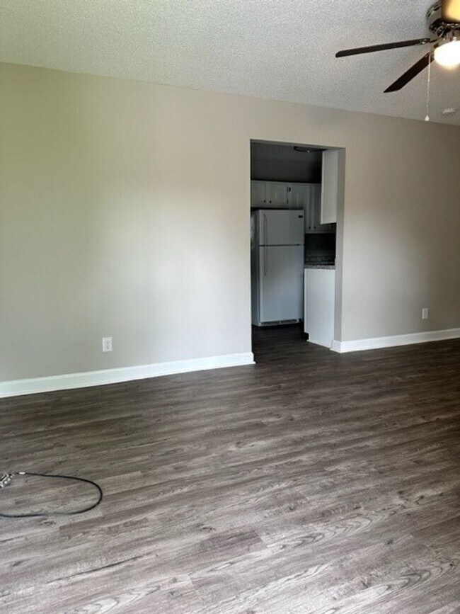 Foto del edificio - 216 Colonial Heights Rd