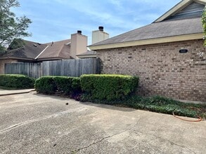 Building Photo - 5120 Everett Ln