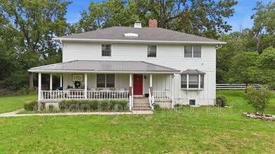 Building Photo - 10200 Grandview Rd