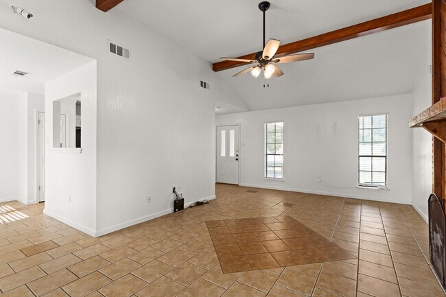 Building Photo - 1610 Fox Trail
