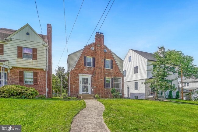 Building Photo - 2615 Otis St NE
