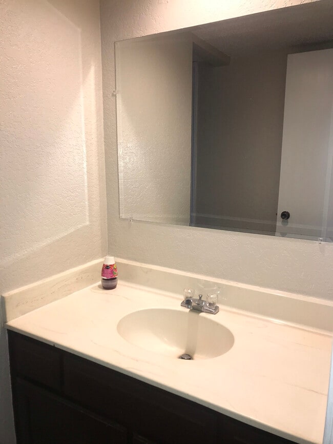 Building Photo - Wonderful Duplex in Saginaw!