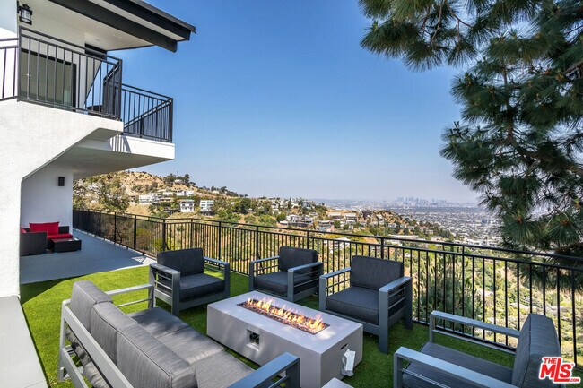 Foto del edificio - 1550 Blue Jay Way
