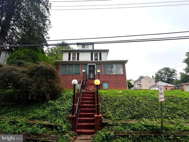 Building Photo - 6401 Clearspring Rd