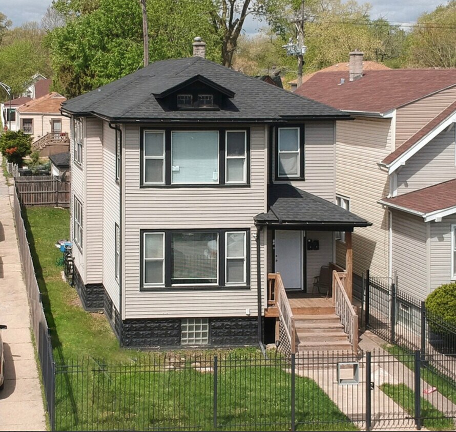 Foto principal - 12056 S La Salle St