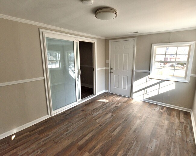 Foto del edificio - 1577 Charter Dr