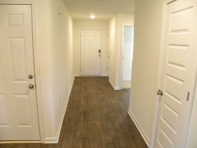 Foto del edificio - *****AVAILABLE NOW*****