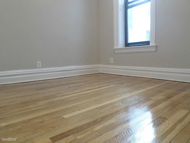 Foto del edificio - 2 br, 1 bath Apartment - 2510 31st Ave
