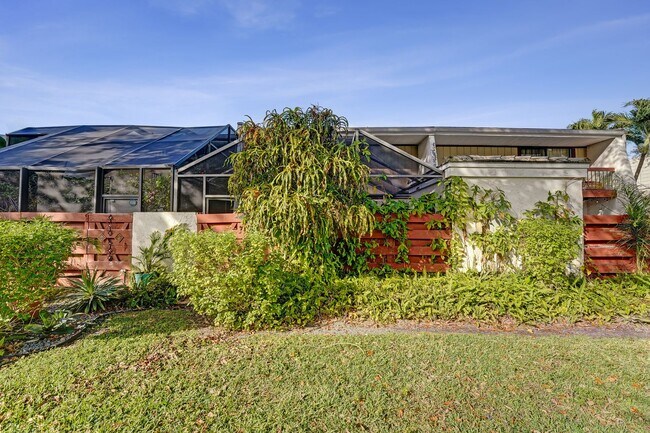 Building Photo - Great Townhome in Hollywood