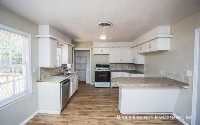 Building Photo - 2210 31st St