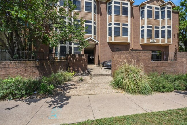 Building Photo - 2802 Nueces St
