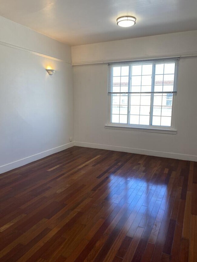 Building Photo - 5 bedroom in San Francisco CA 94112