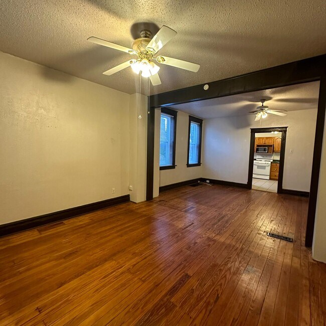 Foto del edificio - 4666 Rosa Ave