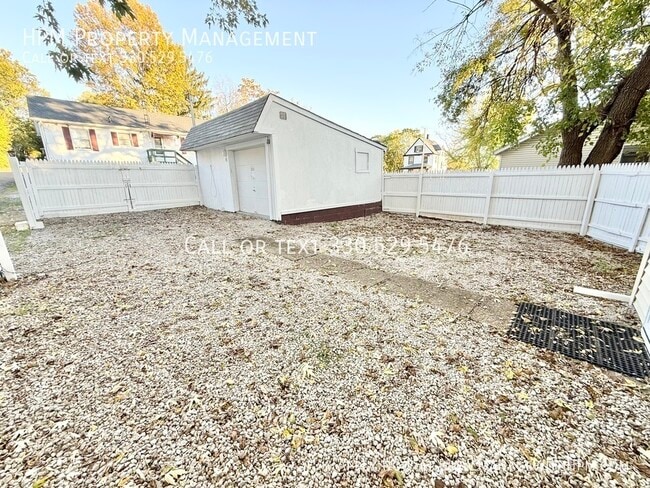 Building Photo - 412 Brown Ave NW
