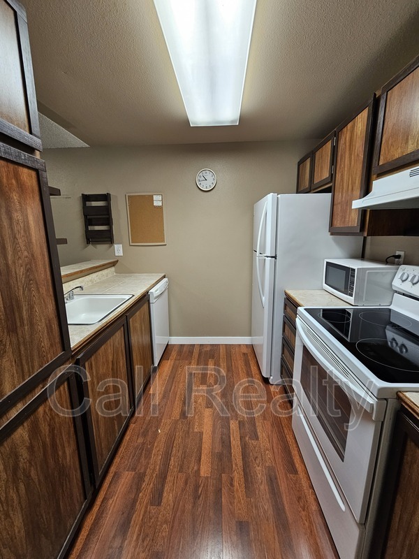 Foto del edificio - 6017 E 6th Ave