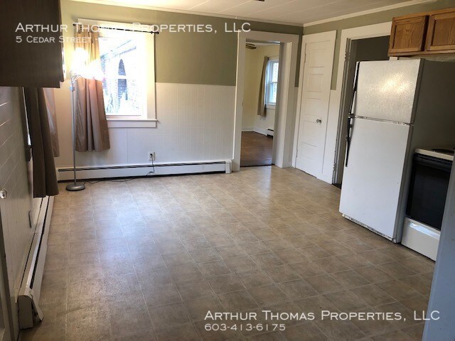 Building Photo - Spacious 3 Bedroom Townhome
